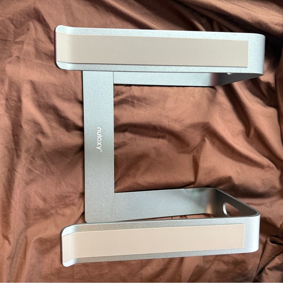 Apple Silver Laptop Riser - Picture 2 of 7